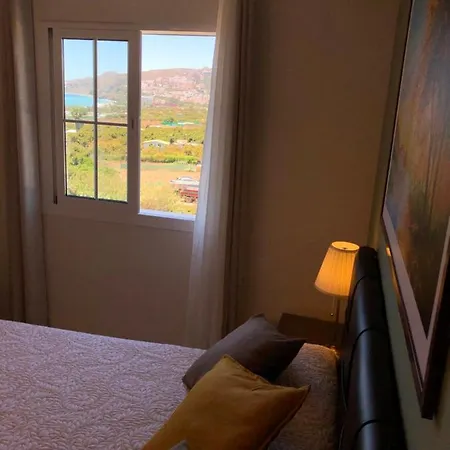 Sea View Apartment *